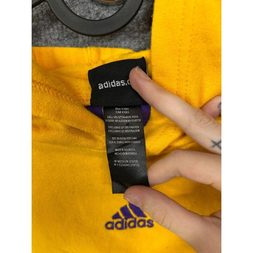 Los Angeles Lakers Adidas Hoodie Boys Yellow Basketball Sweatshirt - Medium